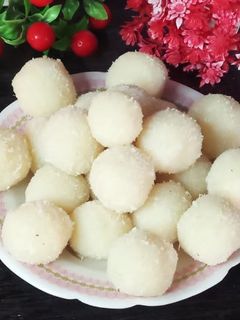 नारियल लड्डू 9 nariyal ladoo recipe in Hindi ) रेसिपी मुख्य फोटो