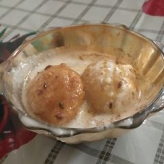A picture of Dahi vada.