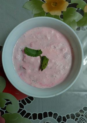 A picture of Rose and Gulkand ice cream from sour cream.