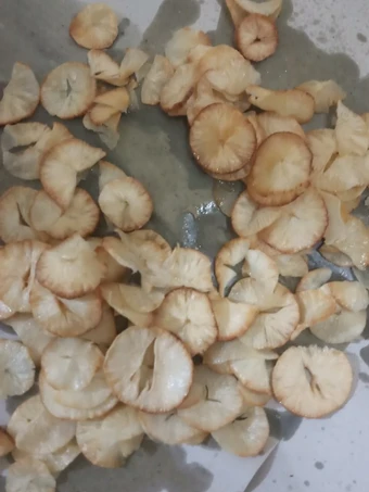 Cara Mudah Menyiapkan Resep Keripik singkong renyah yang Bisa Manjain Lidah Anti Ribet, Uenak Banget