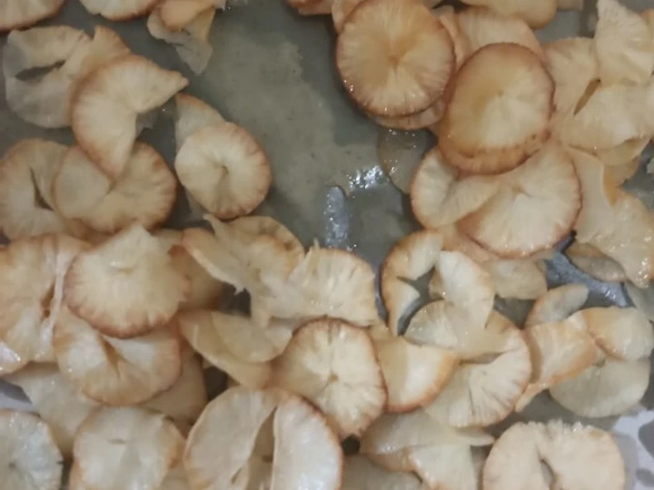 Cara Mudah Menyiapkan Resep Keripik singkong renyah yang Bisa Manjain Lidah Anti Ribet, Uenak Banget