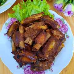 A picture of Iga goreng kunyit.