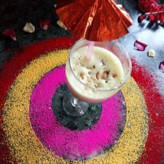 A picture of Traditional Patiala Glass Kesar Thandai.