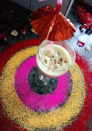 A picture of Traditional Patiala Glass Kesar Thandai.