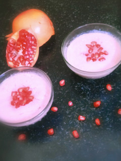 மாதுளை பழம் முஅவ்ஸ் (Pomegranate moouse recipe in tamil) செய்முறை முக்கிய புகைப்படம்