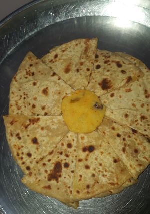 A picture of Aalu ka paratha.