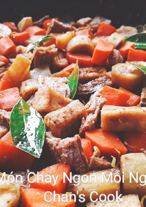 Hình của món Khoai tây hầm thập cẩm chay.