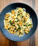اسپاگتی و میگو با سس گارلیک باتر (Garlic butter shrimp with spaghetti)