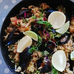 A picture of Paella made on the braai.