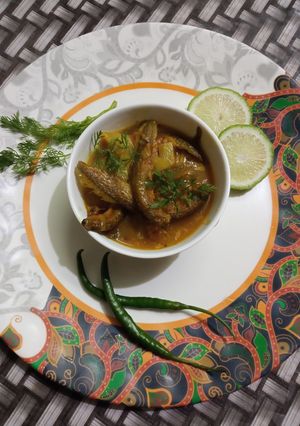 A picture of Patya little eel fish gravy.