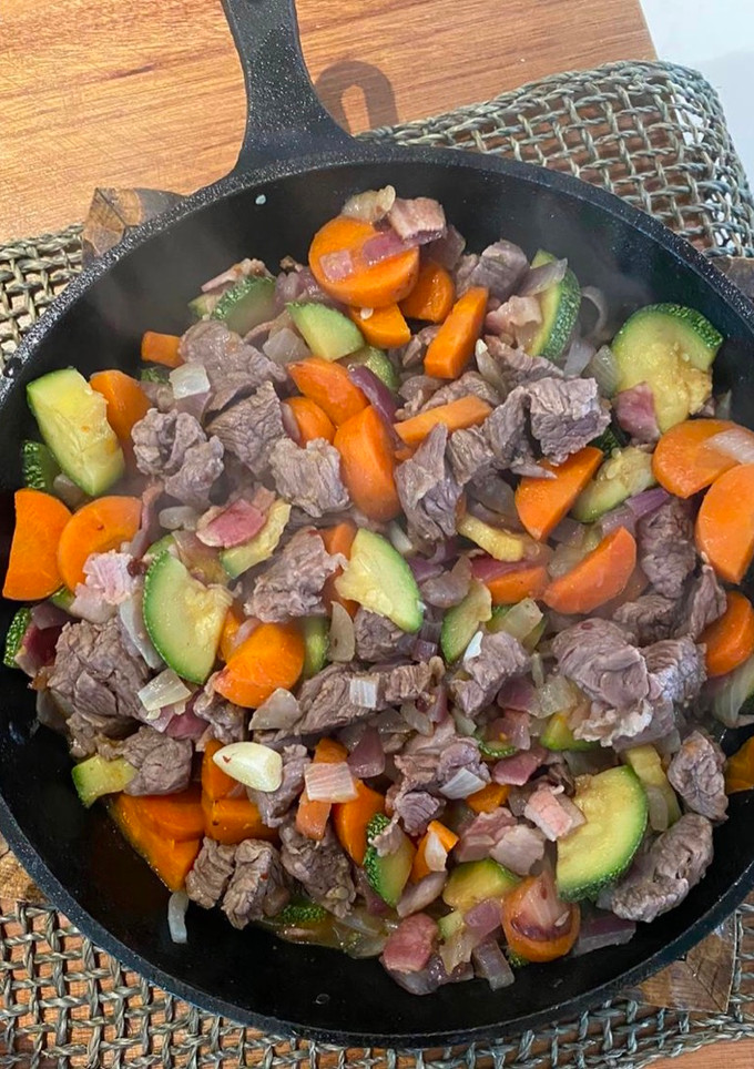 Una foto de Carne a la cacerola