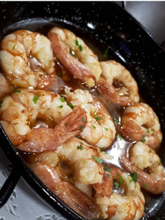 Una foto de Gambas al ajillo 🌶🍤🍷