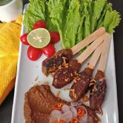A picture of Sate ayam cincang.