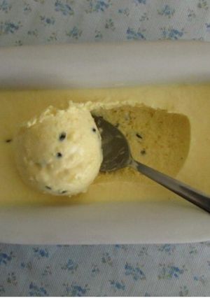 Una foto de Helado de maracuyá casero y light! 