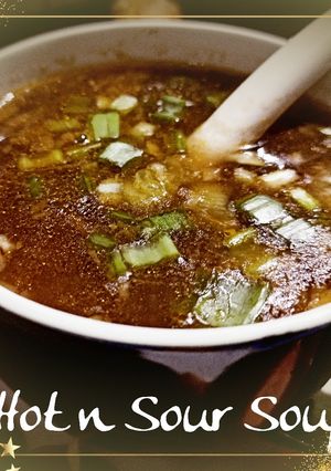 હોટ એન સોંર સૂપ (Hot N Sour Soup Recipe In Gujarati) રેસીપી મુખ્ય ફોટો