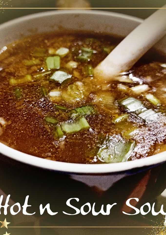 હોટ એન સોંર સૂપ (Hot N Sour Soup Recipe In Gujarati) રેસીપી મુખ્ય ફોટો