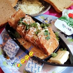 A picture of Bread cheese Bites(mini cheese sandwich).