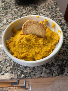 Una foto de Hummus con boniato