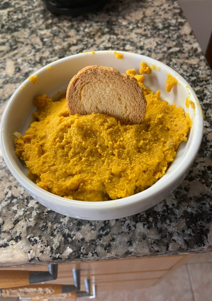 Una foto de Hummus con boniato