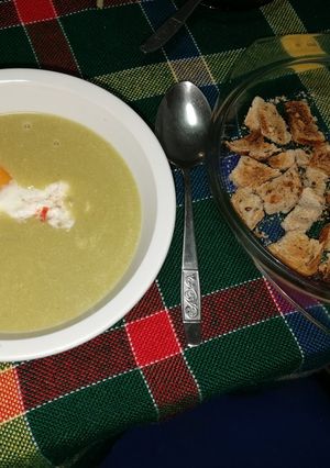 Zöldhagymaszárból krémleves recept fotója