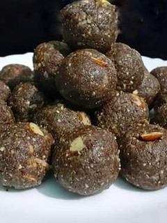 अलसी के लड्डू (Alsi ke laddu recipe in hindi) रेसिपी मुख्य फोटो