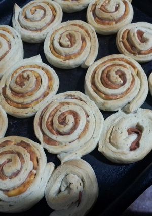 Una foto de Rollitos de jamón y queso en máquina de pan (o no)