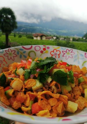 A picture of Corn flakes bhel.