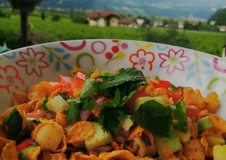 Steps to Prepare Any-night-of-the-week Corn flakes bhel