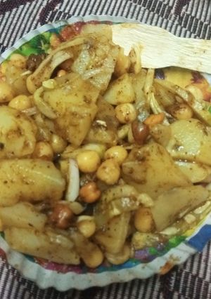 A picture of Aloo Chaat.