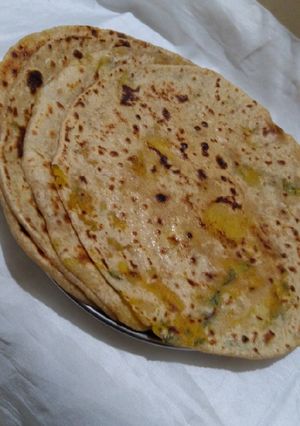 आलू पराठा (Aloo paratha recipe in hindi) रेसिपी मुख्य फोटो