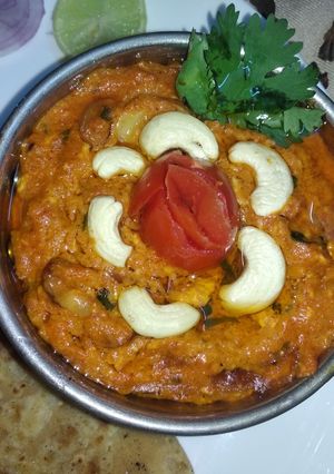 કાજુ બટર મસાલા (Kaju Butter Masala Recipe In Gujarati) રેસીપી મુખ્ય ફોટો