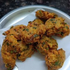 A picture of Crisp Methi Vada.