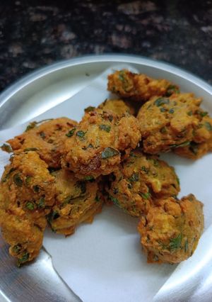 A picture of Crisp Methi Vada.