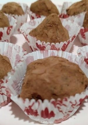 Foto principal de Trufas de chocolate y naranja con cobertura de cacao puro en polvo