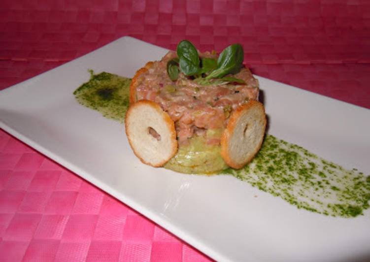 Tartar de salmón y guacamole