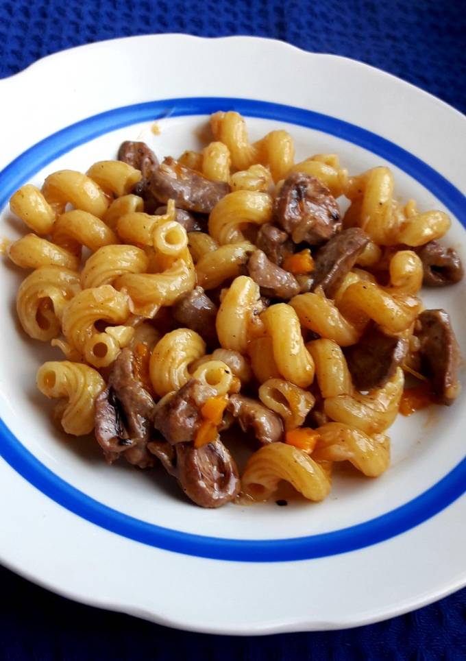 Макарони з курячими сердечками