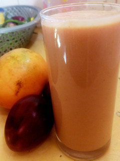 A picture of Mango and Tree Tomato Smoothy.