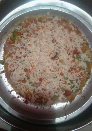 A picture of Pizza in Pan.