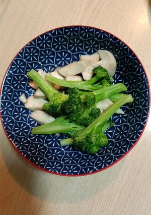 蒜香花椰菜杏鮑菇 的食譜成品照片