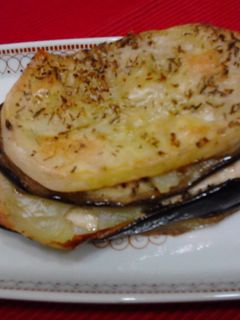 Una foto de Mil hojas de patatas y berenjenas especiadas