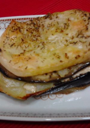 Una foto de Mil hojas de patatas y berenjenas especiadas