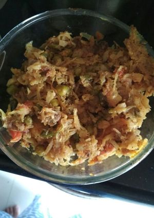 A picture of Cabbage and peas curry.