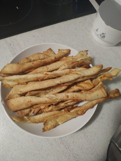 Una foto de Palitos de pan con queso