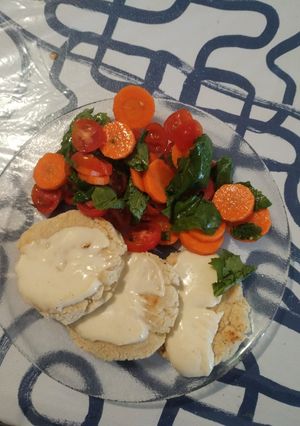 Una foto de Arepas de Premezcla con Ensalada 🥗🫓🥗🫓