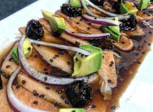 Una foto de Tiradito de salmón