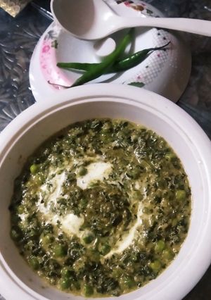 A picture of Methi Matar Malai.
