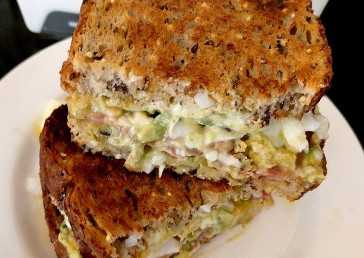 My Bacon, Poached Egg & Cheesy Avocado Sandwich. π