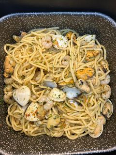 Una foto de Spaghetti al ajillo frutti di mare en Airfryer Cosori