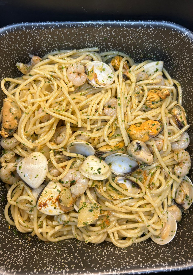 Una foto de Spaghetti al ajillo frutti di mare en Airfryer Cosori