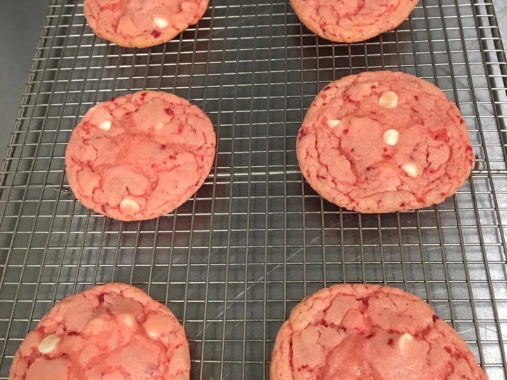 Easy Ways Make|Recipe} Strawberry white chocolate chip cookies the Can Spoil the Tongue, Make You Drink